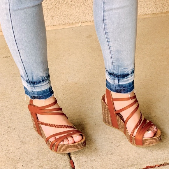 Judy Blue Colby Release Hem Skinny Jean - Picture 3 of 16